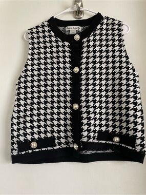Black & White Houndstooth Knit Vest